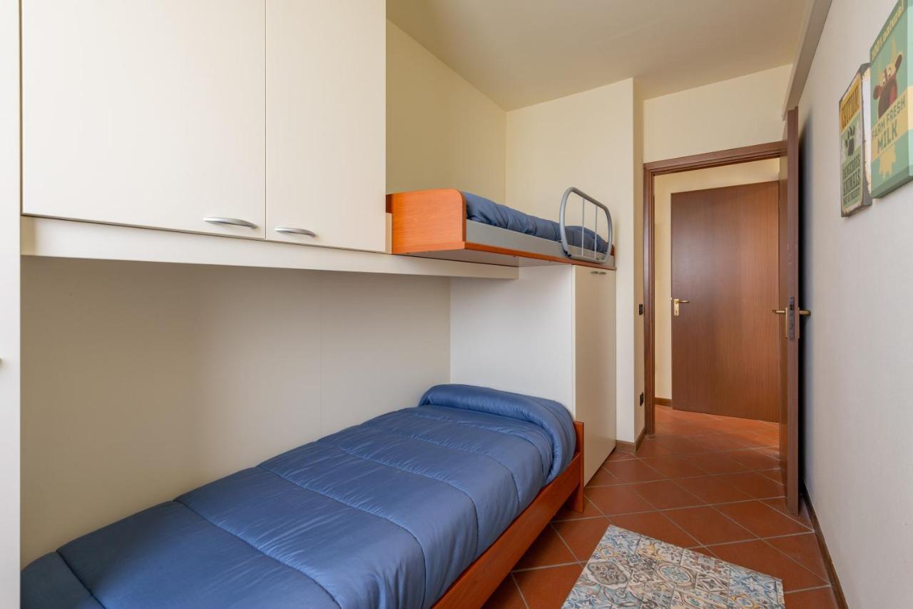 Pool - Marge Apartment - By Host4U Padenghe sul Garda Extérieur photo