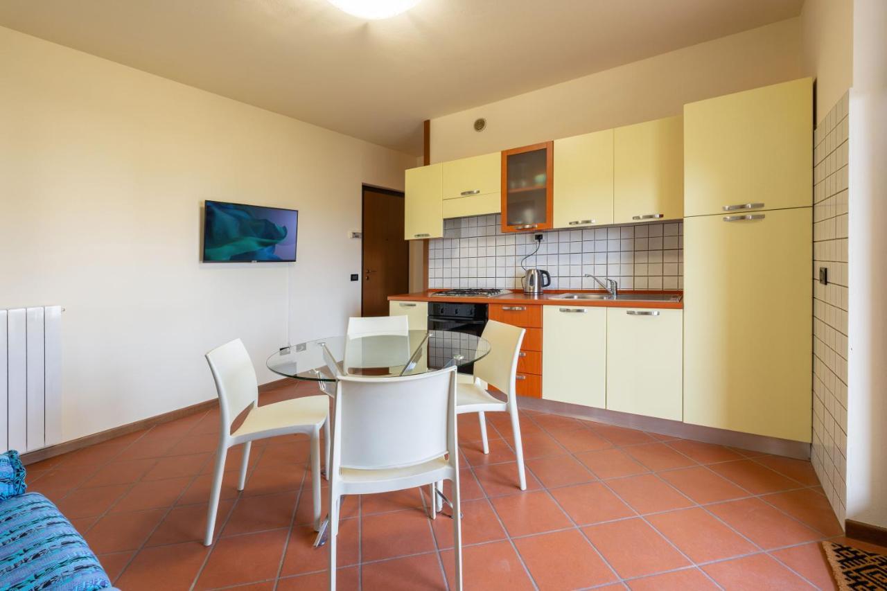Pool - Marge Apartment - By Host4U Padenghe sul Garda Extérieur photo